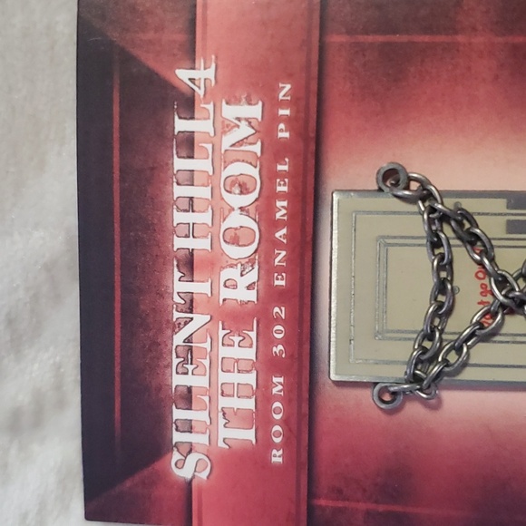 Silent Hill 4 enamel pin - Picture 3 of 4